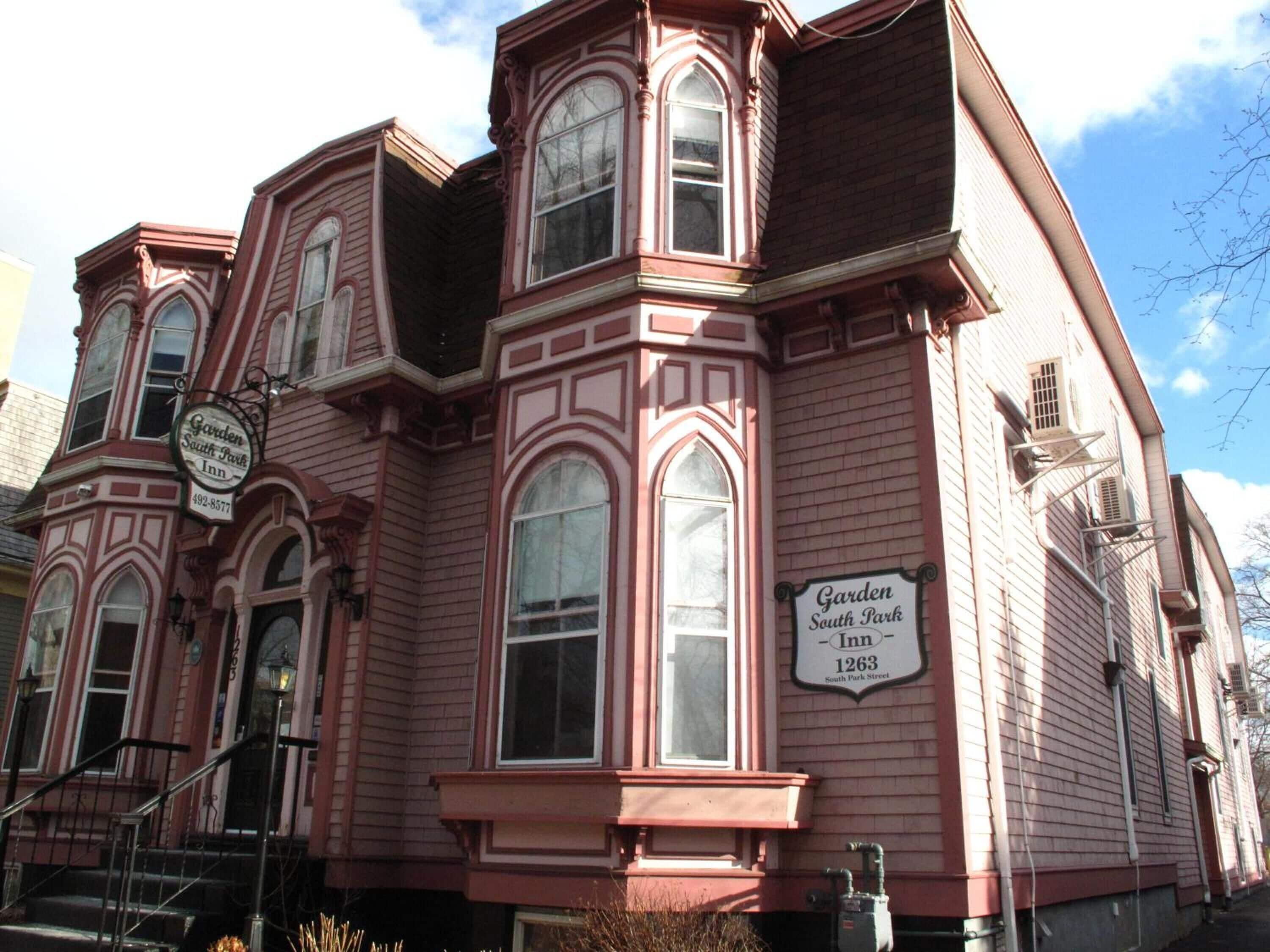 5 Romantic Hotels in Downtown Halifax That Deliver