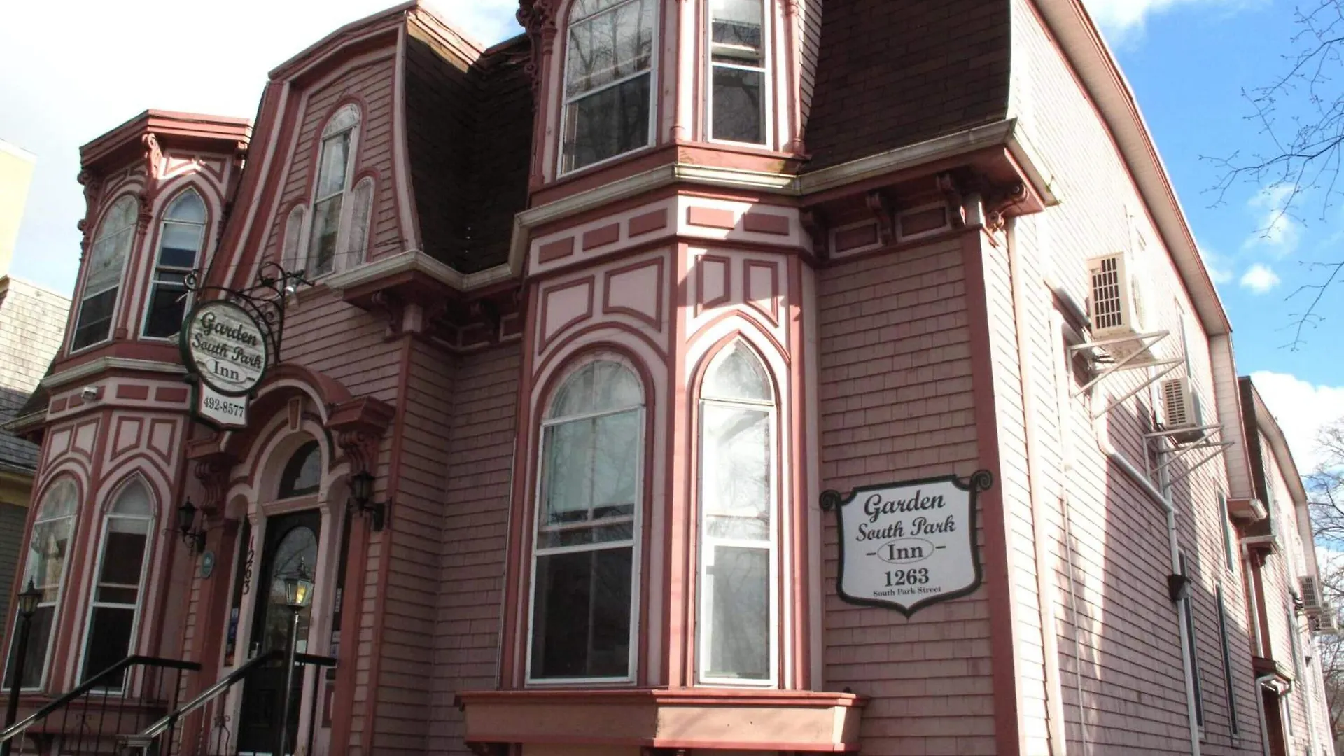 5 Romantic Hotels in Downtown Halifax That Deliver