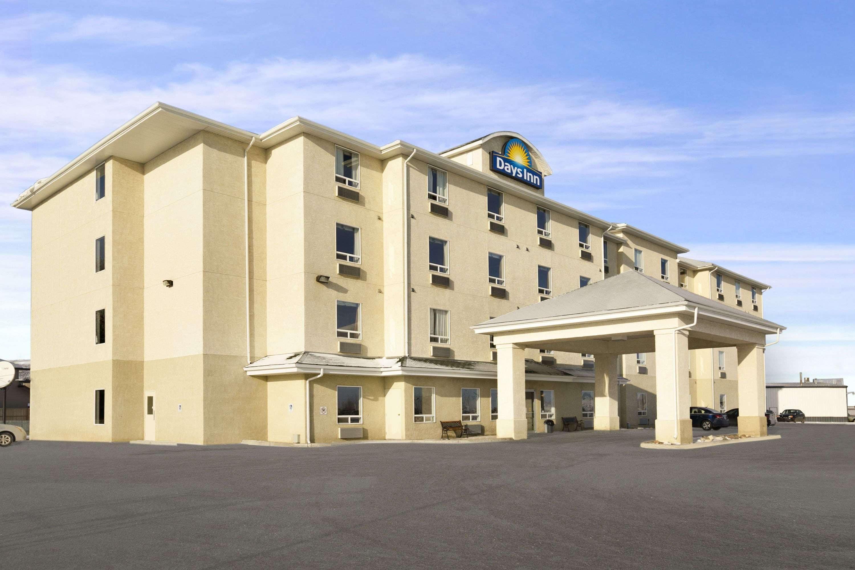 4 Golf-Friendly Hotels Close to Moose Jaw Trolley CO