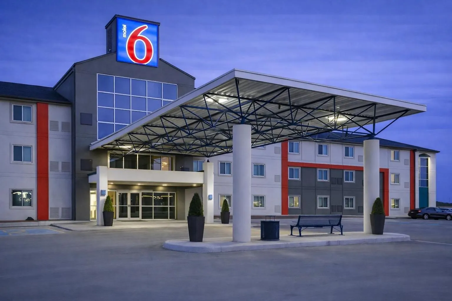 Where to Stay Near Saint Andrew's College: 5 Airport Hotels