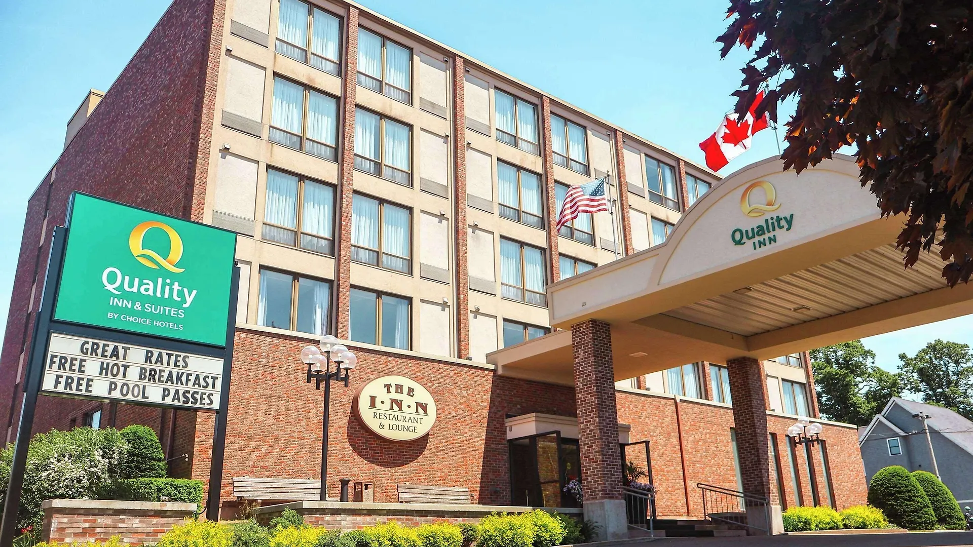 4 Airport-Accessible Hotels Close to Founder's Hall
