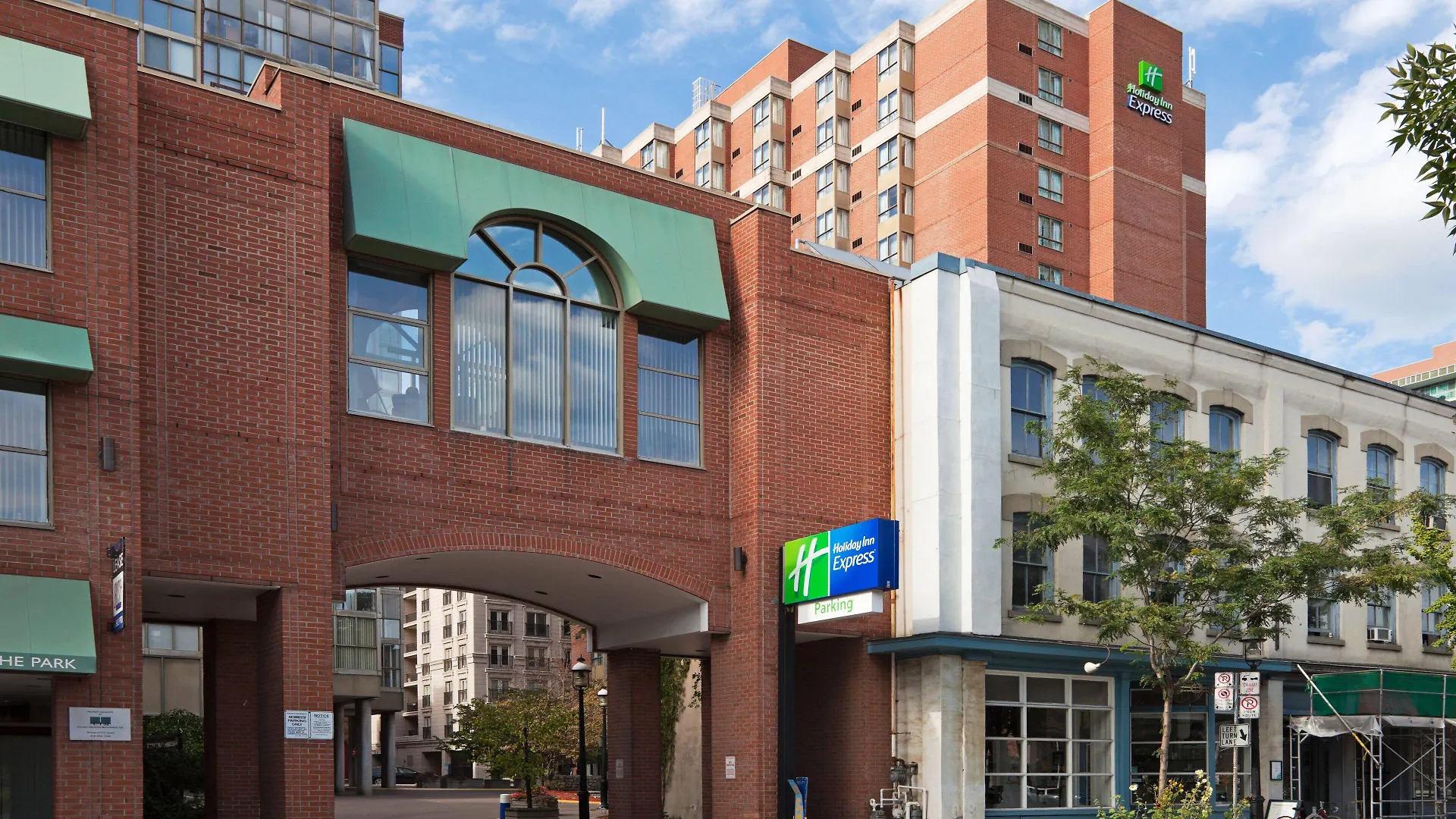 15 Top-Rated Business Hotels in Downtown Toronto