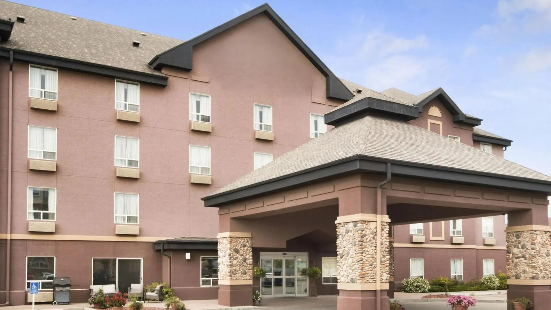 13 Business Hotels in Northeast Calgary for Work Travelers