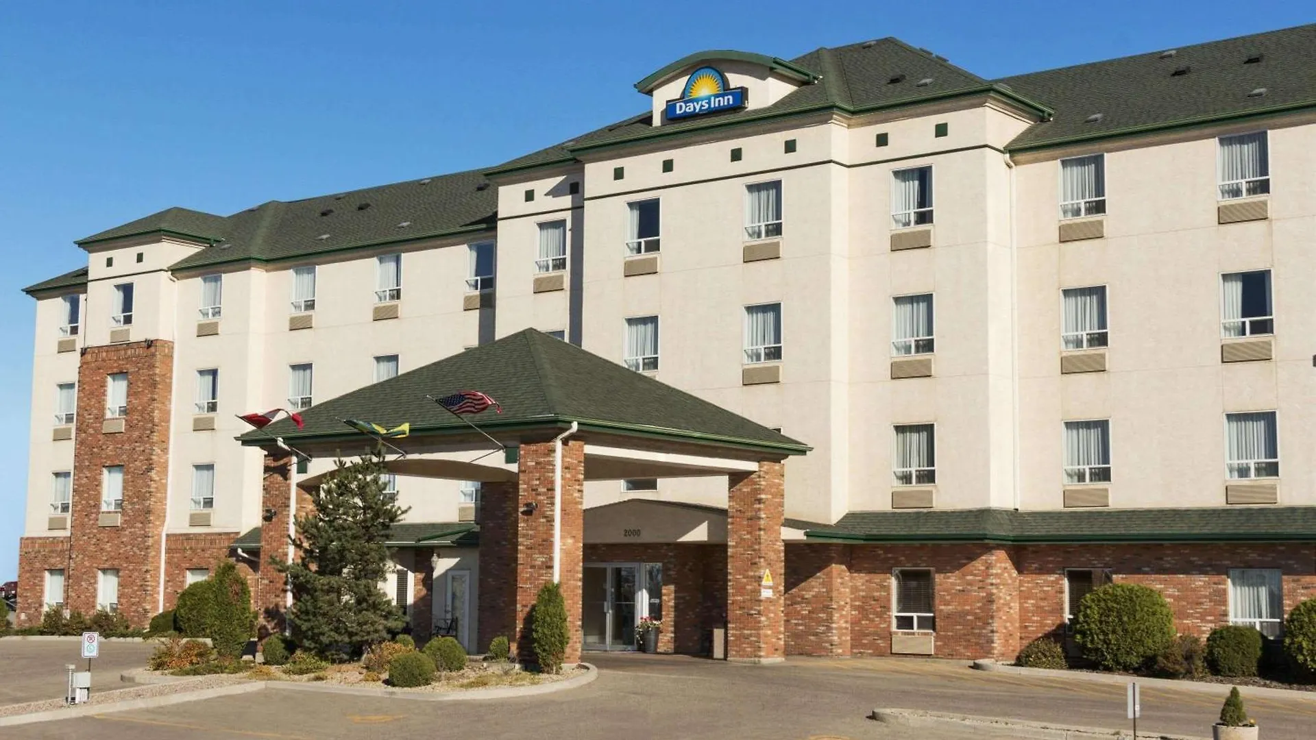 Staying In North Industrial: 9 Airport Hotels Compared