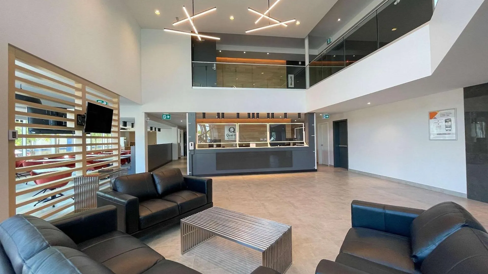 Staying Near Grande Allée: 9 Business Hotels Compared