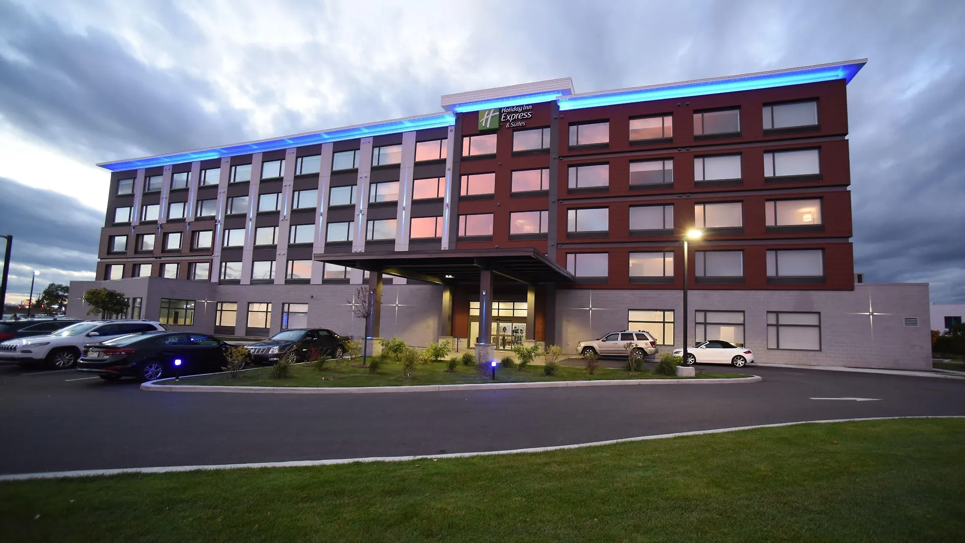 Where to Stay Near Bate Island: 15 Best Business Hotels
