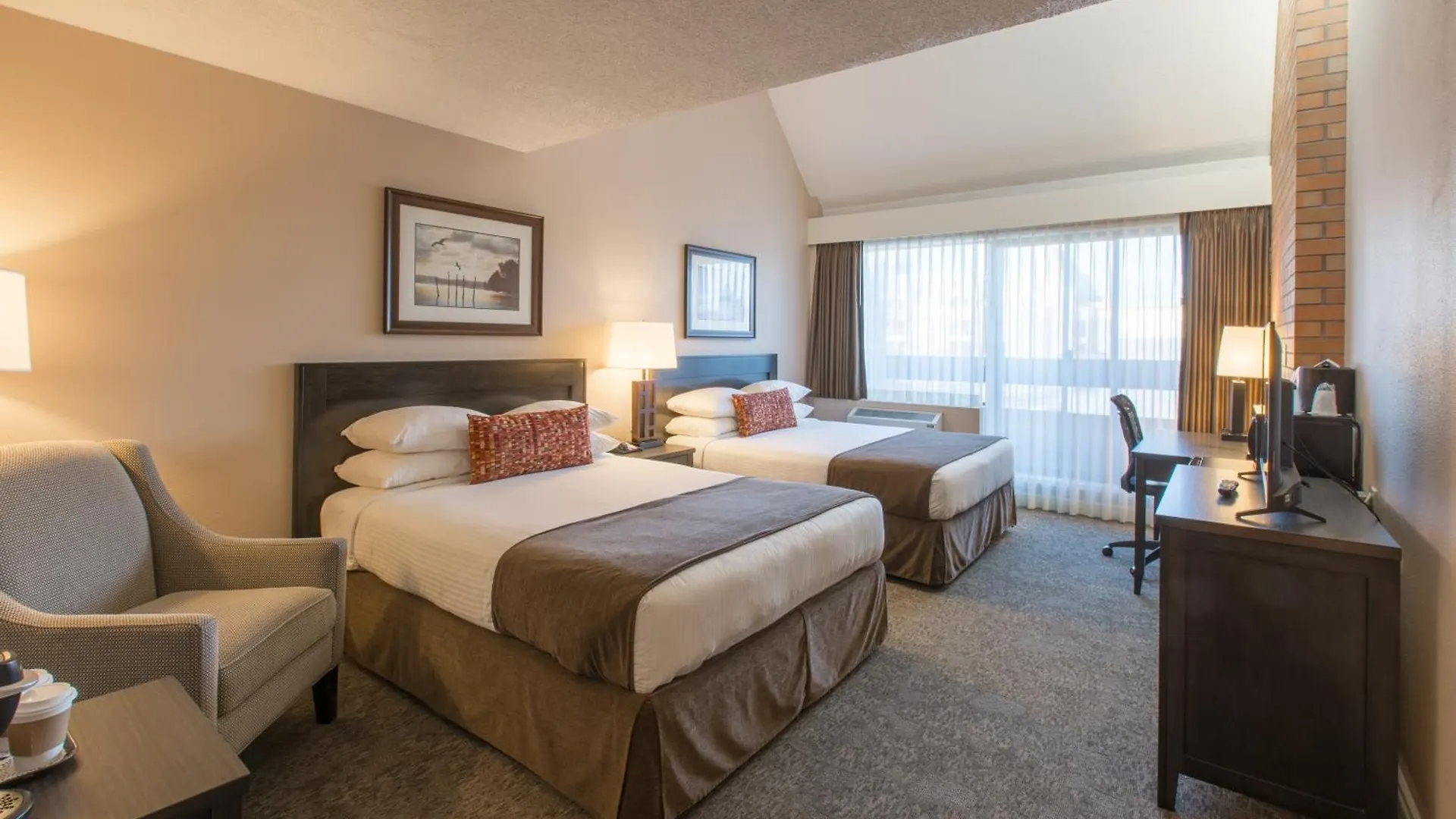 15 Hotels Near Arbutus Cove That Cover Every Budget