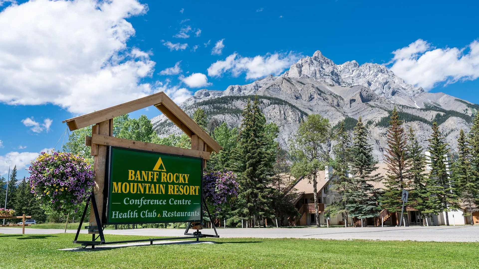 15 Resort Hotels Near The Banff Centre That Deliver