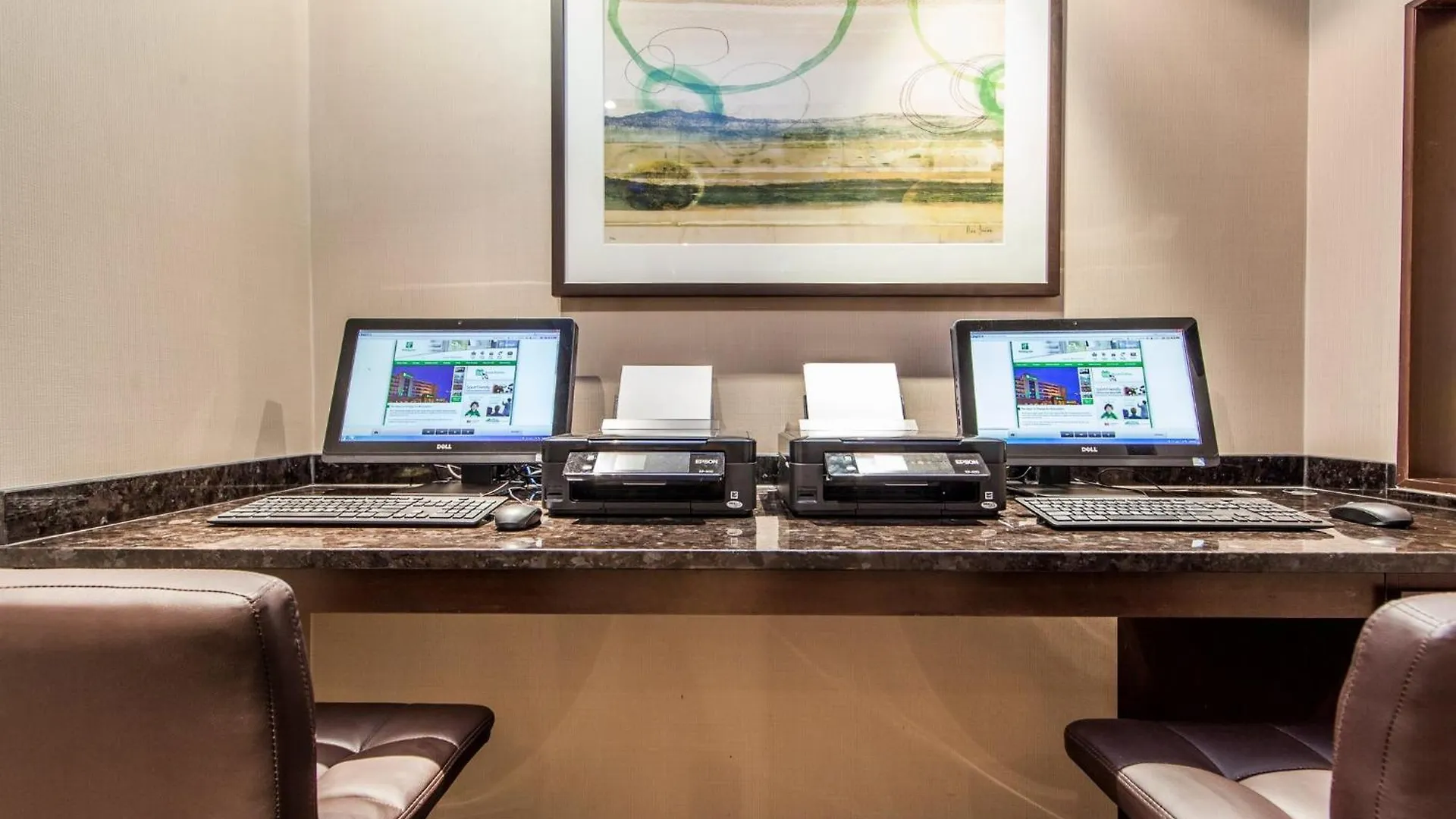 10 Business Hotels Close to Centre D'amusements Unique Inc, Montreal