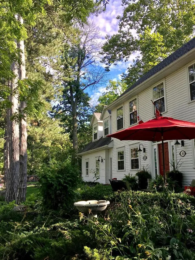 4 Family Hotels Near Laura Secord Homestead Worth Booking