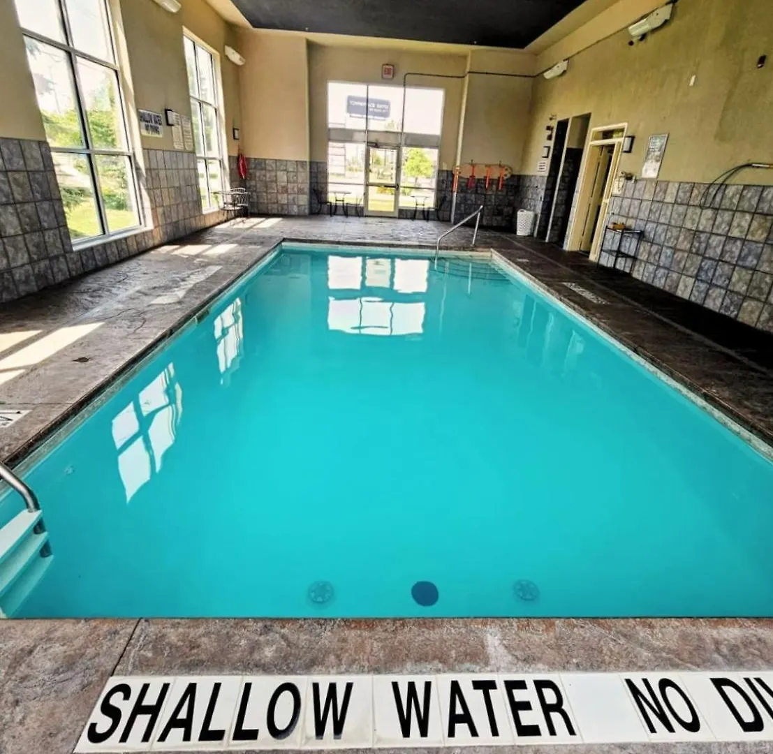 Staying Near Hellenic Community Ctr: 13 Golf Hotels Compared