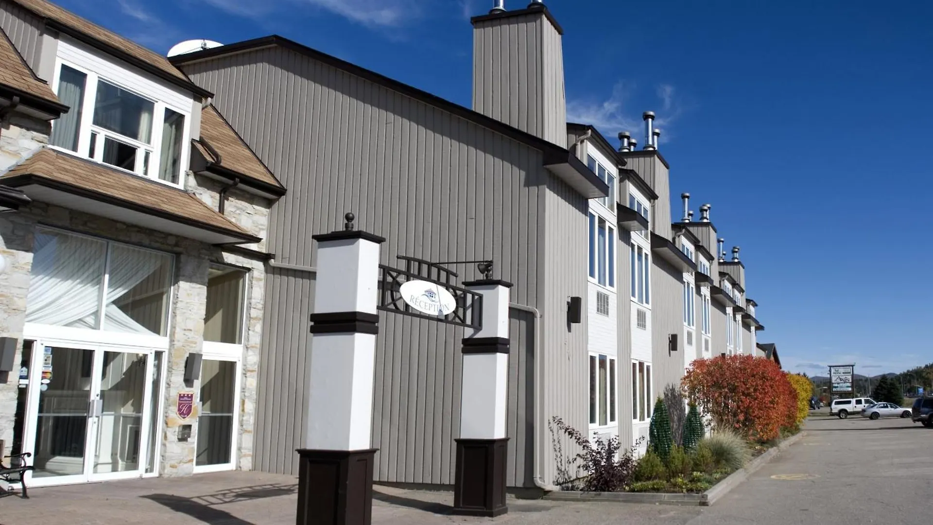 Staying Near Domaine Saint-Bernard: 10 Resorts Compared