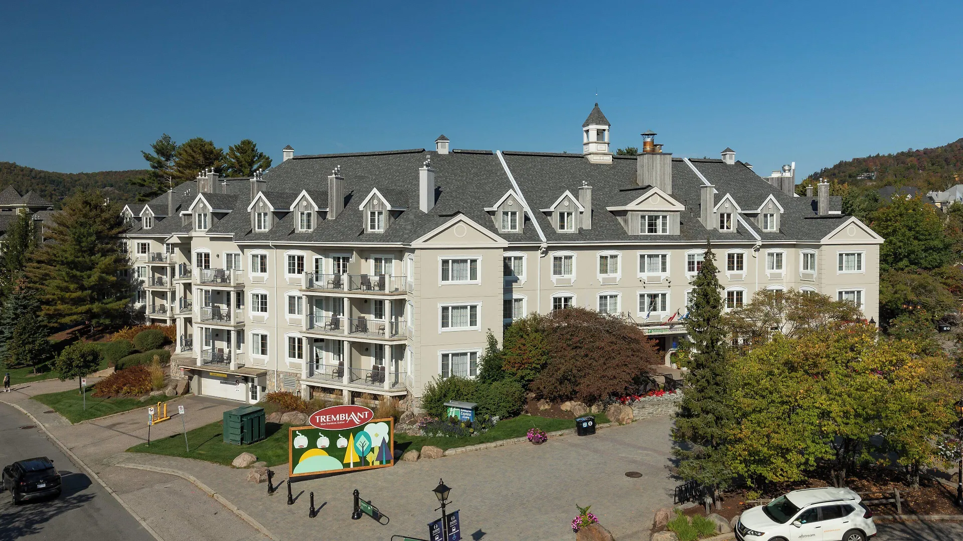 Where to Stay Near Golf le Géant: 9 Family Hotels in Mont-Tremblant