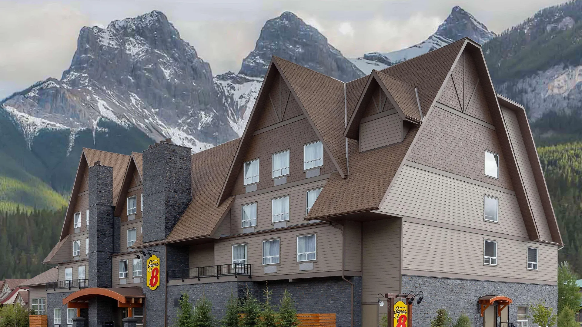 7 Family Hotels Near Canmore Nordic Centre for Easy Mountain Access