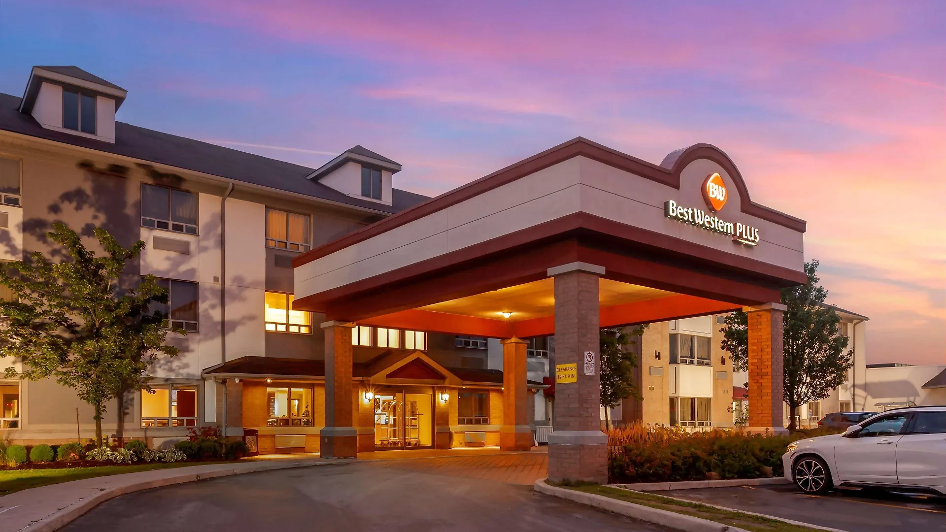 9 Design Hotels Near Brant Museum Burlington That Deliver