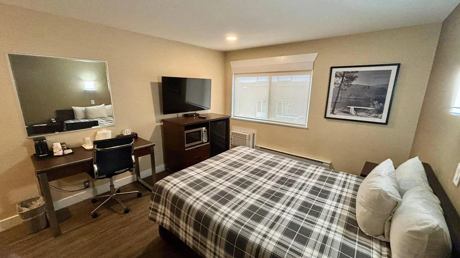 8 Airport Hotels Near Rocky Mountain Rangers That Deliver