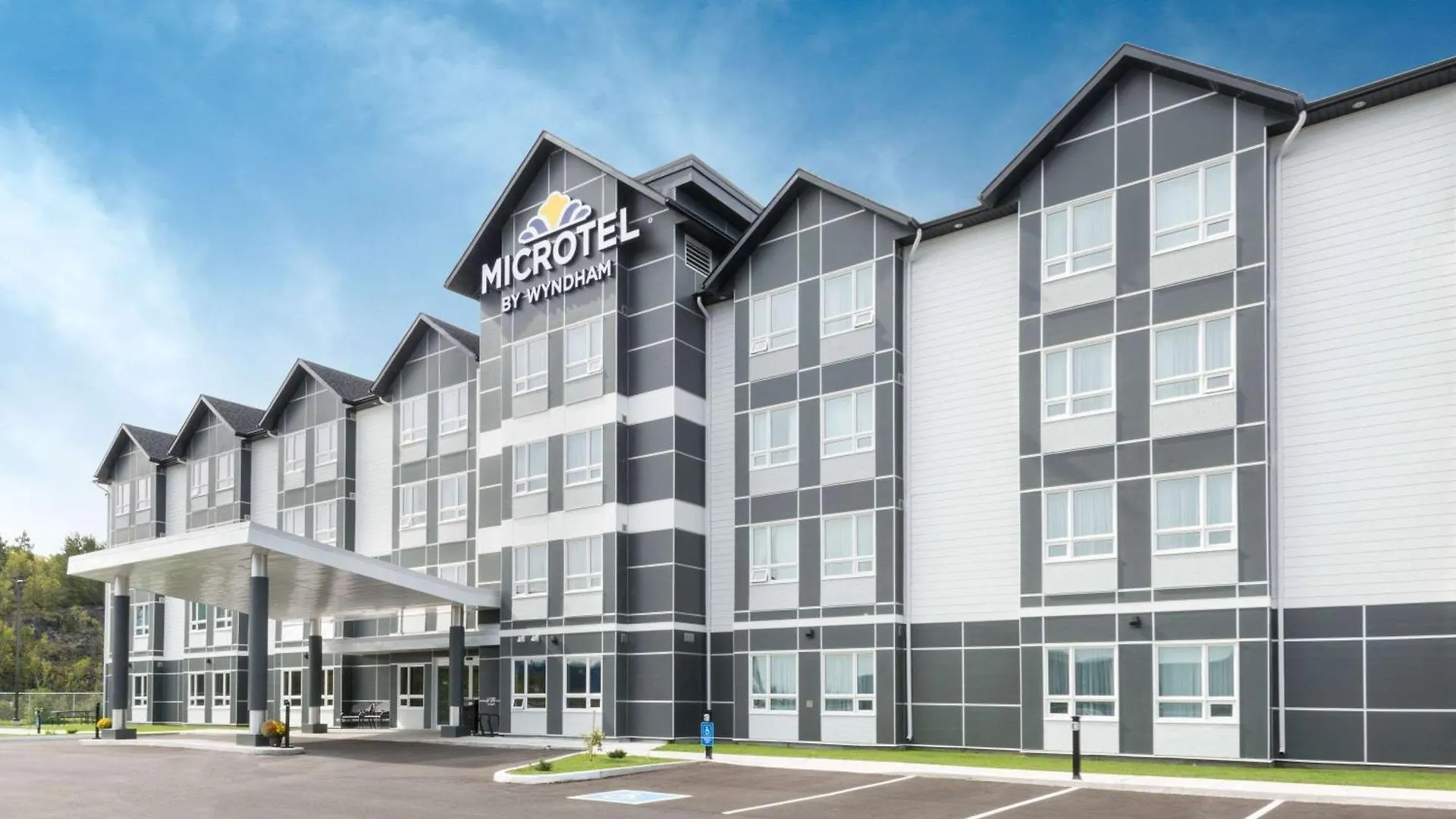 5 Smart Business Hotels Near Laurentian University Worth Booking