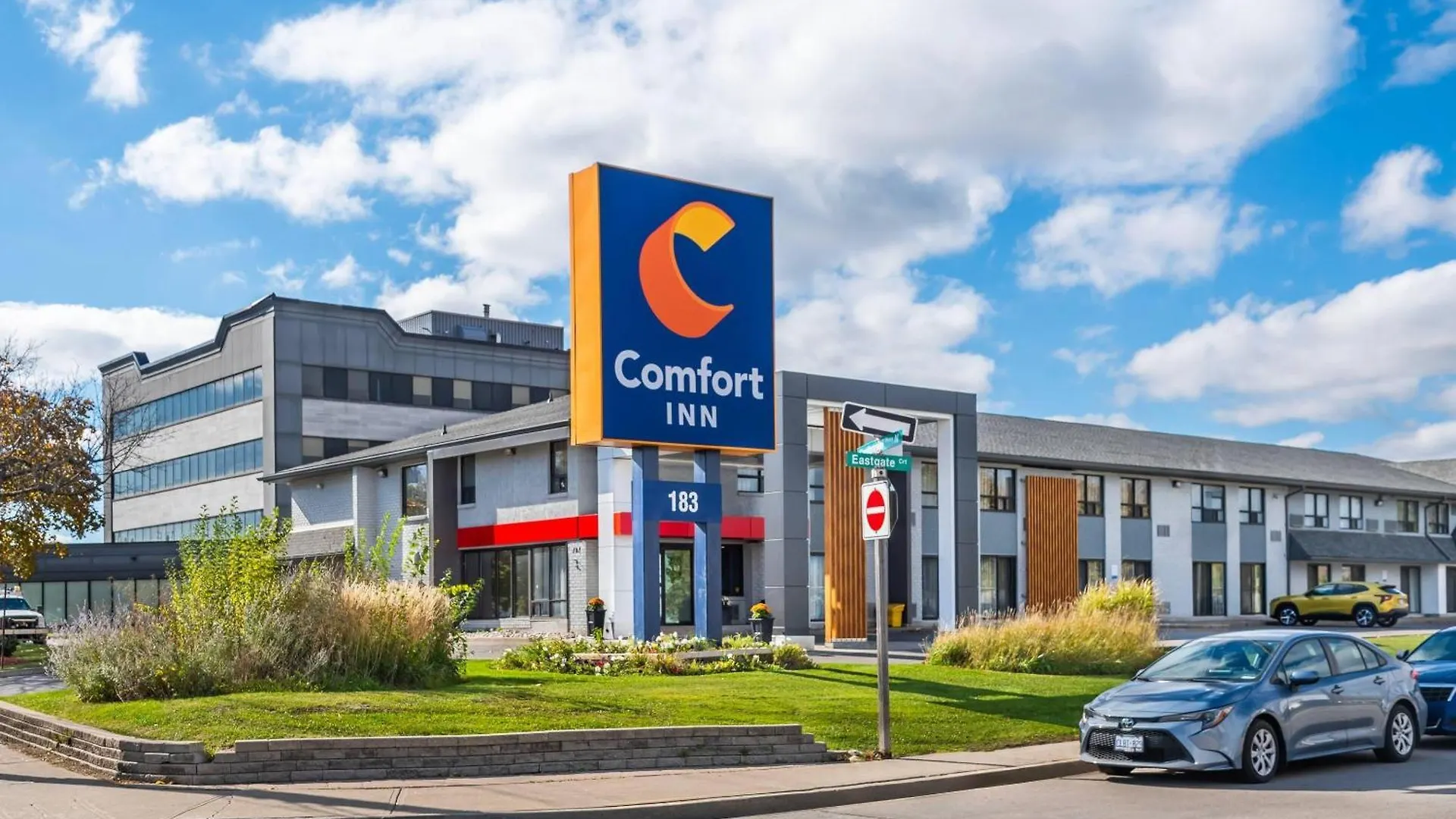 4 Business Hotels Near H.M.C.S. HAIDA for Hamilton Stays
