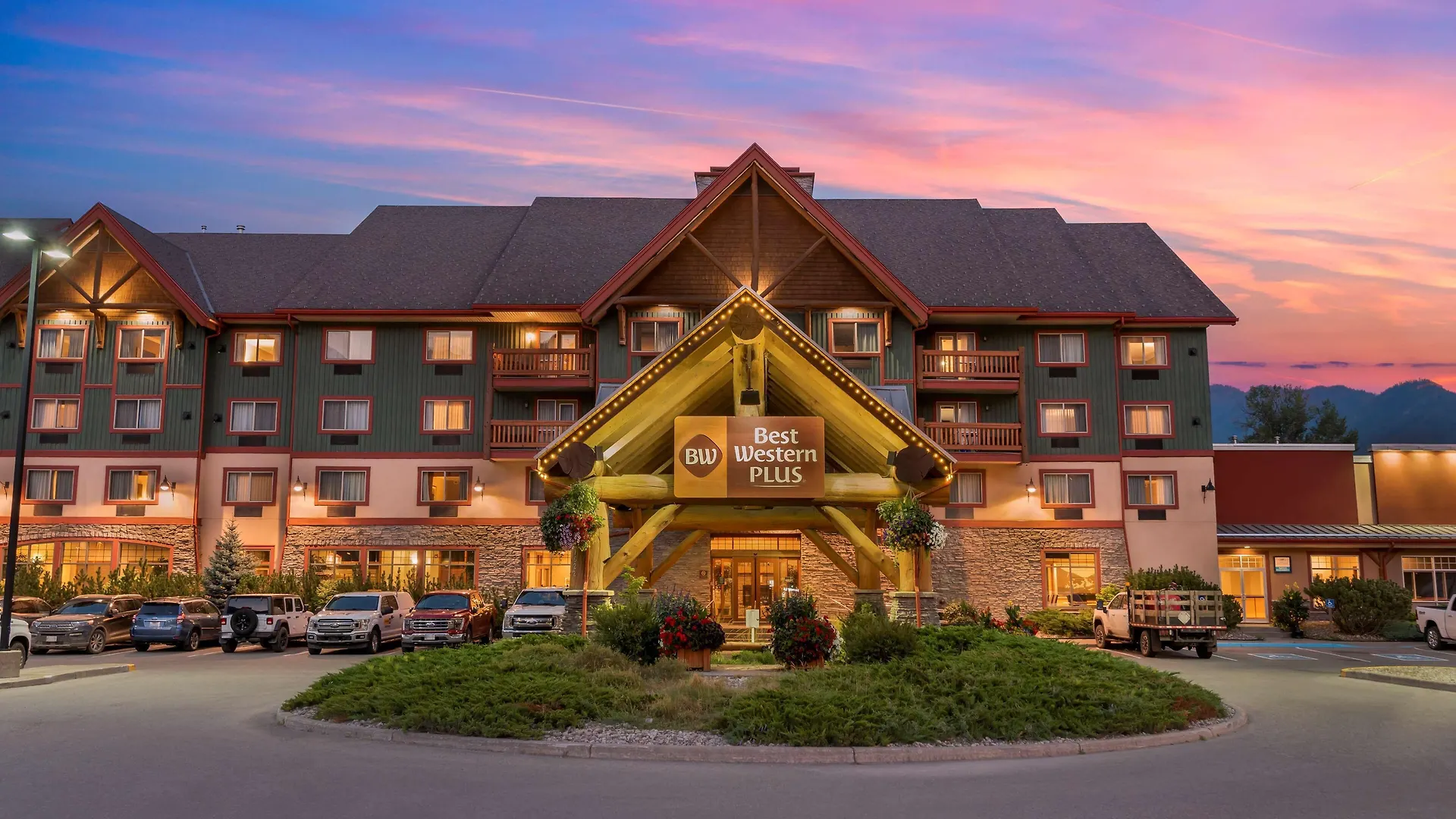 4 Family Hotels Near Boomerang Triple Chair Worth Booking