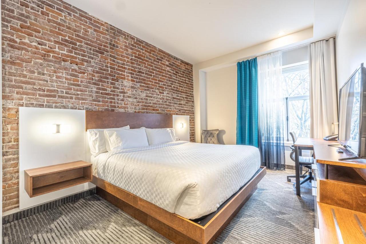 Staying Central in Quebec City: 15 Hotels Compared