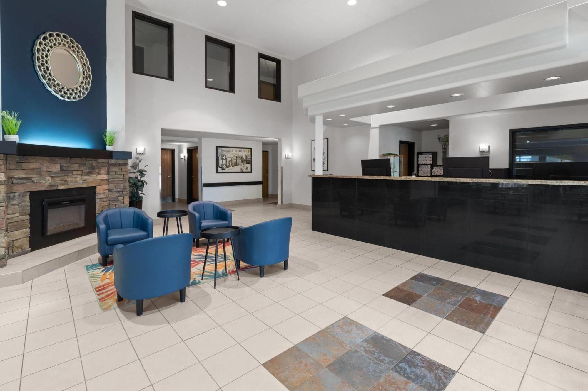 12 Smart Airport Hotels In Sainte-Foy-Sillery Worth Booking