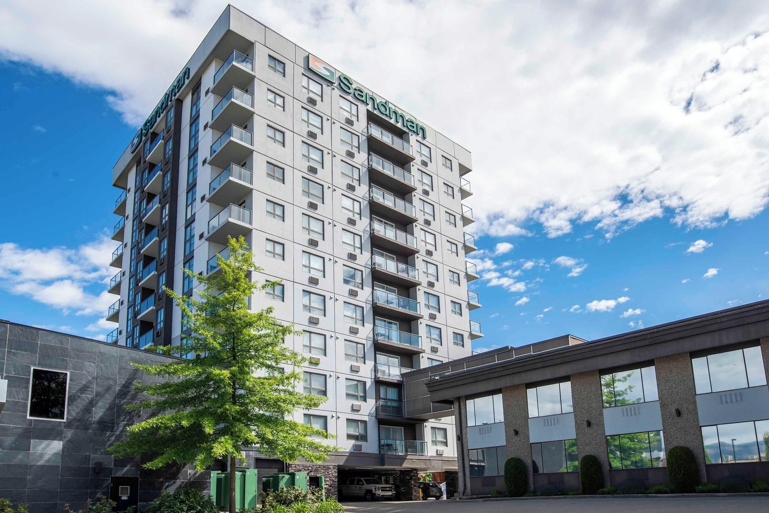 Staying in Downtown Kelowna: 5 Family Hotels Compared