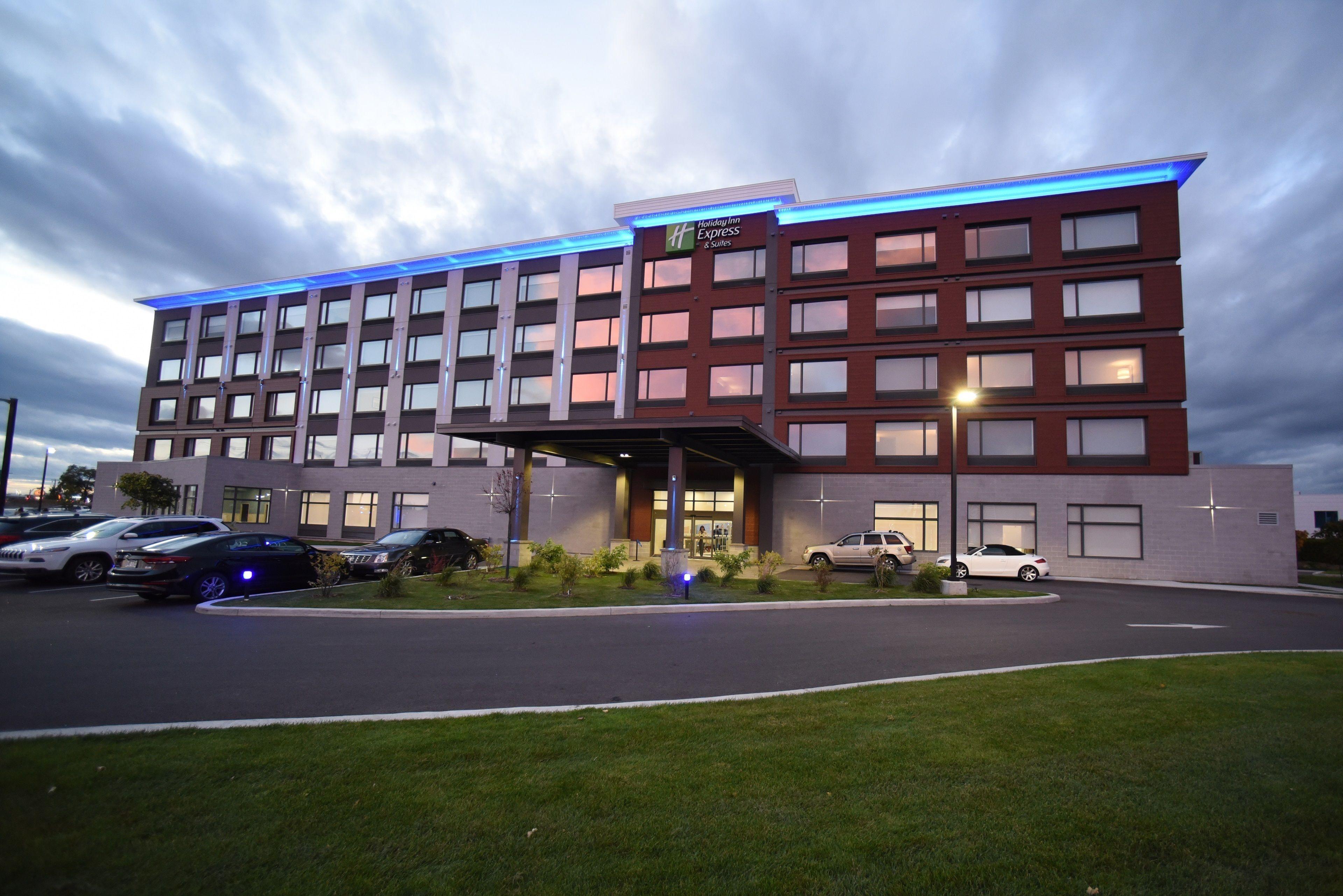 15 Smart Business Hotels Near Vimy House Worth Booking