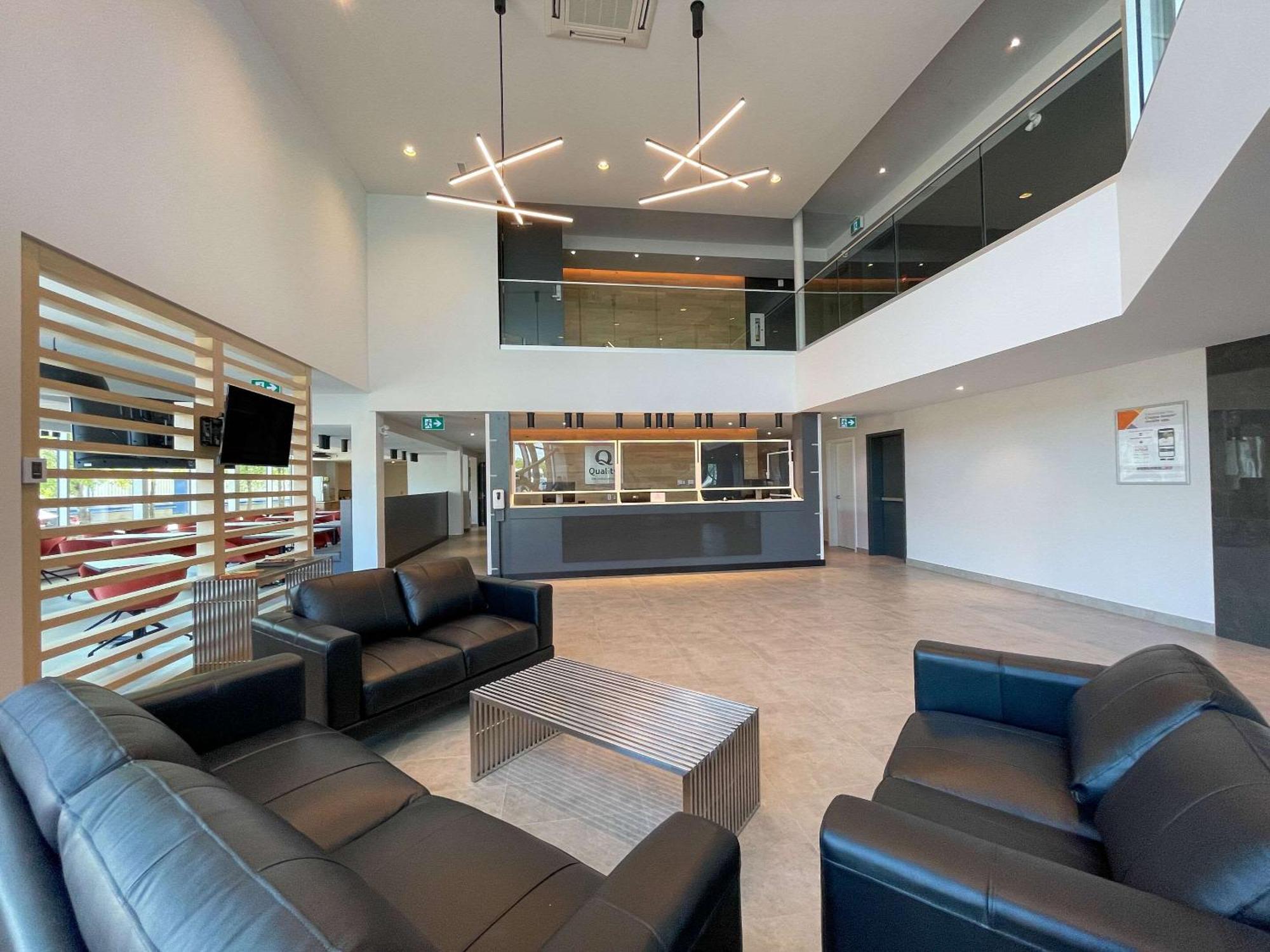 Staying Near Grande Allée: 9 Business Hotels Compared