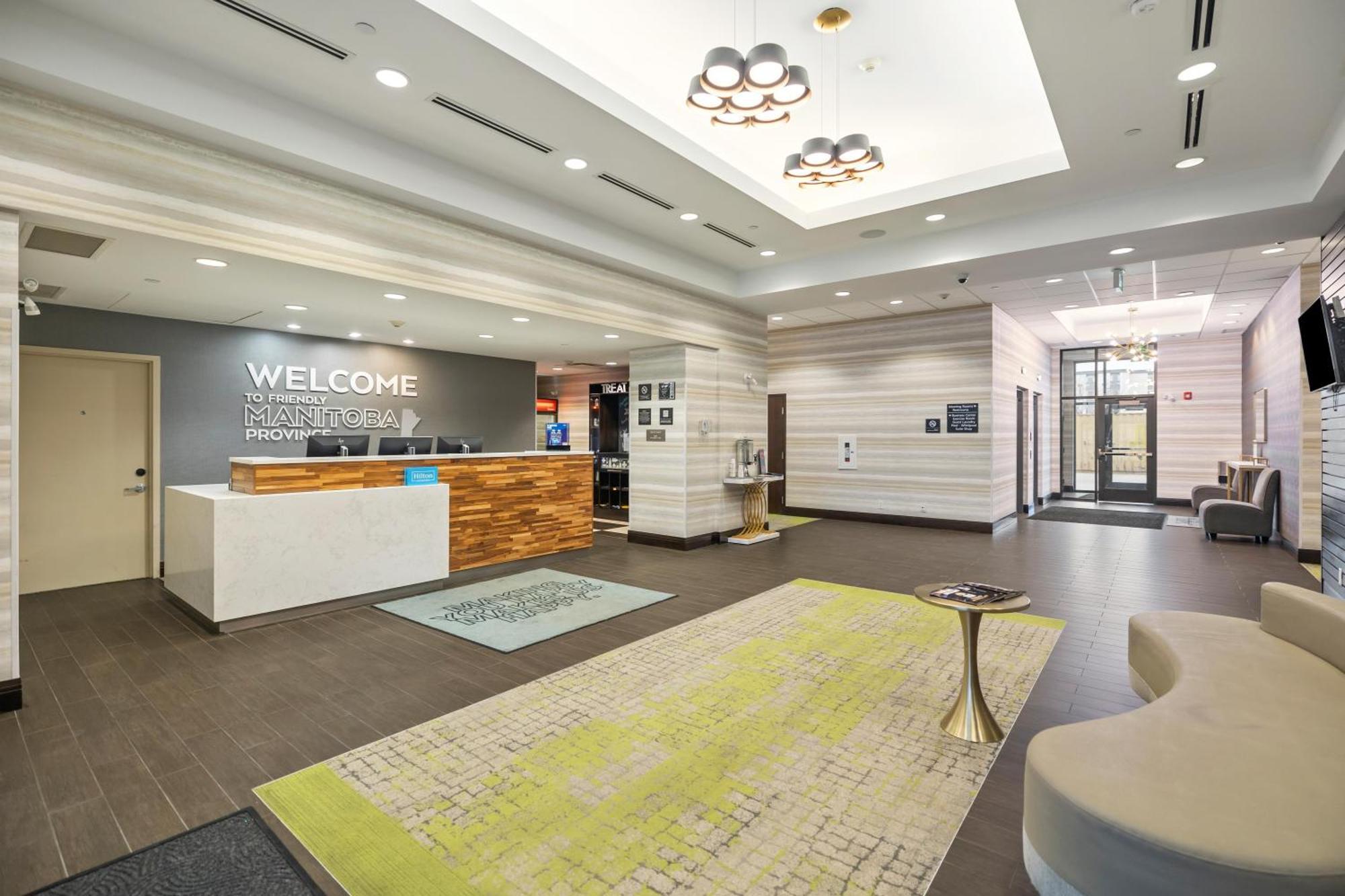 15 Airport Hotels Near Assiniboine Park Zoo for Easy Access