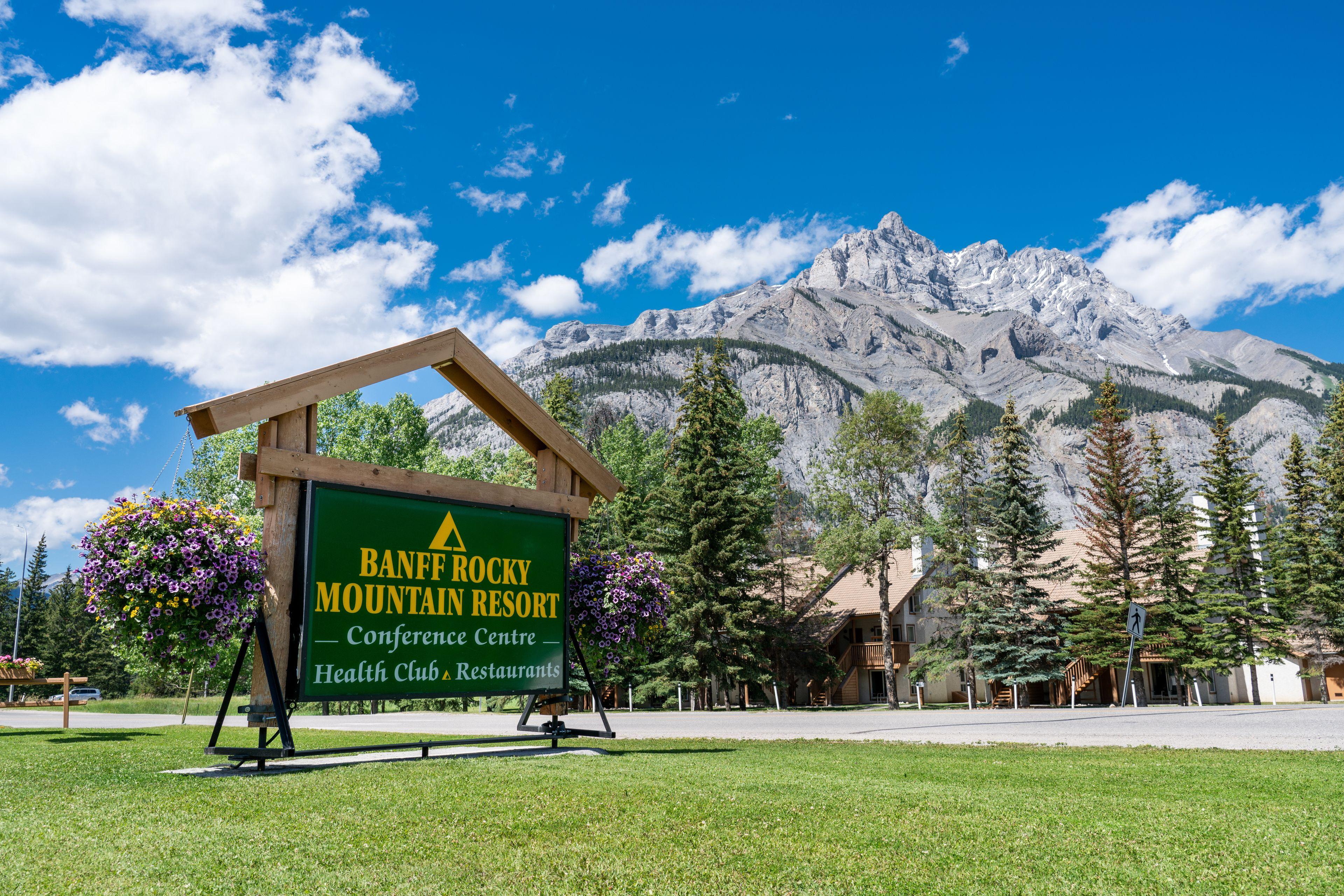 15 Resort Hotels Near The Banff Centre That Deliver