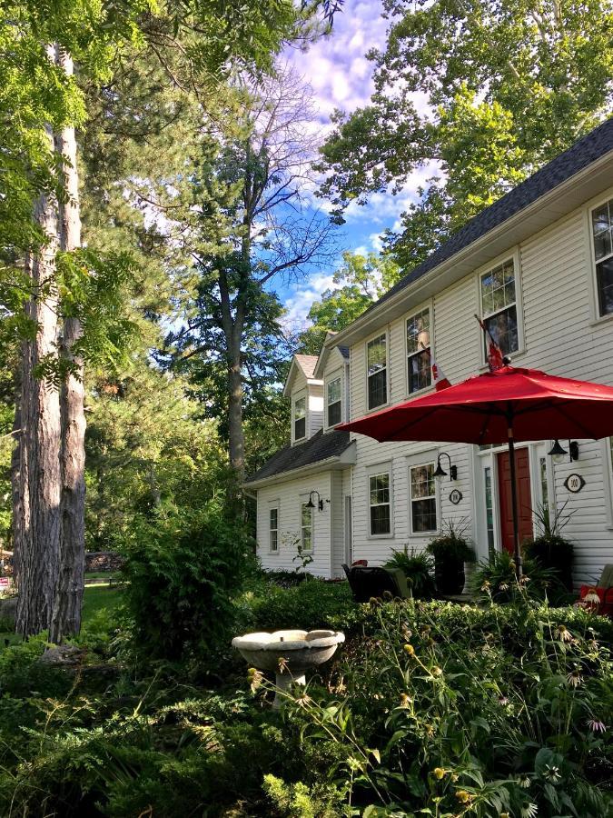 4 Family Hotels Near Laura Secord Homestead Worth Booking