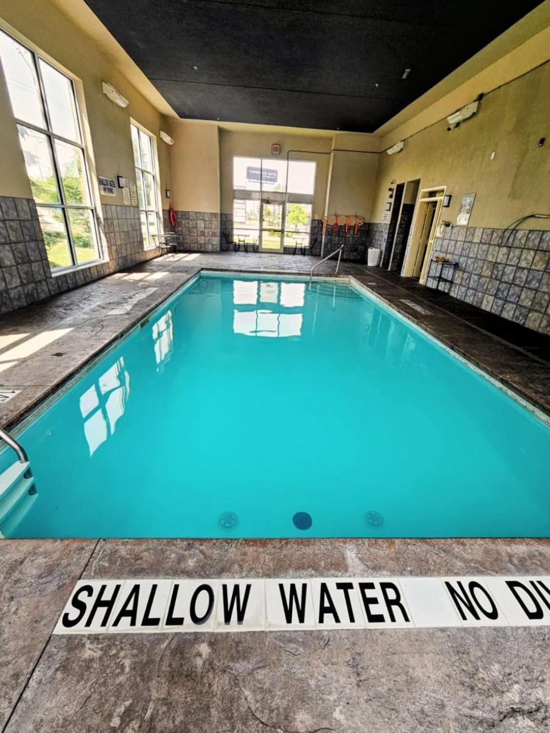 Staying Near Hellenic Community Ctr: 13 Golf Hotels Compared