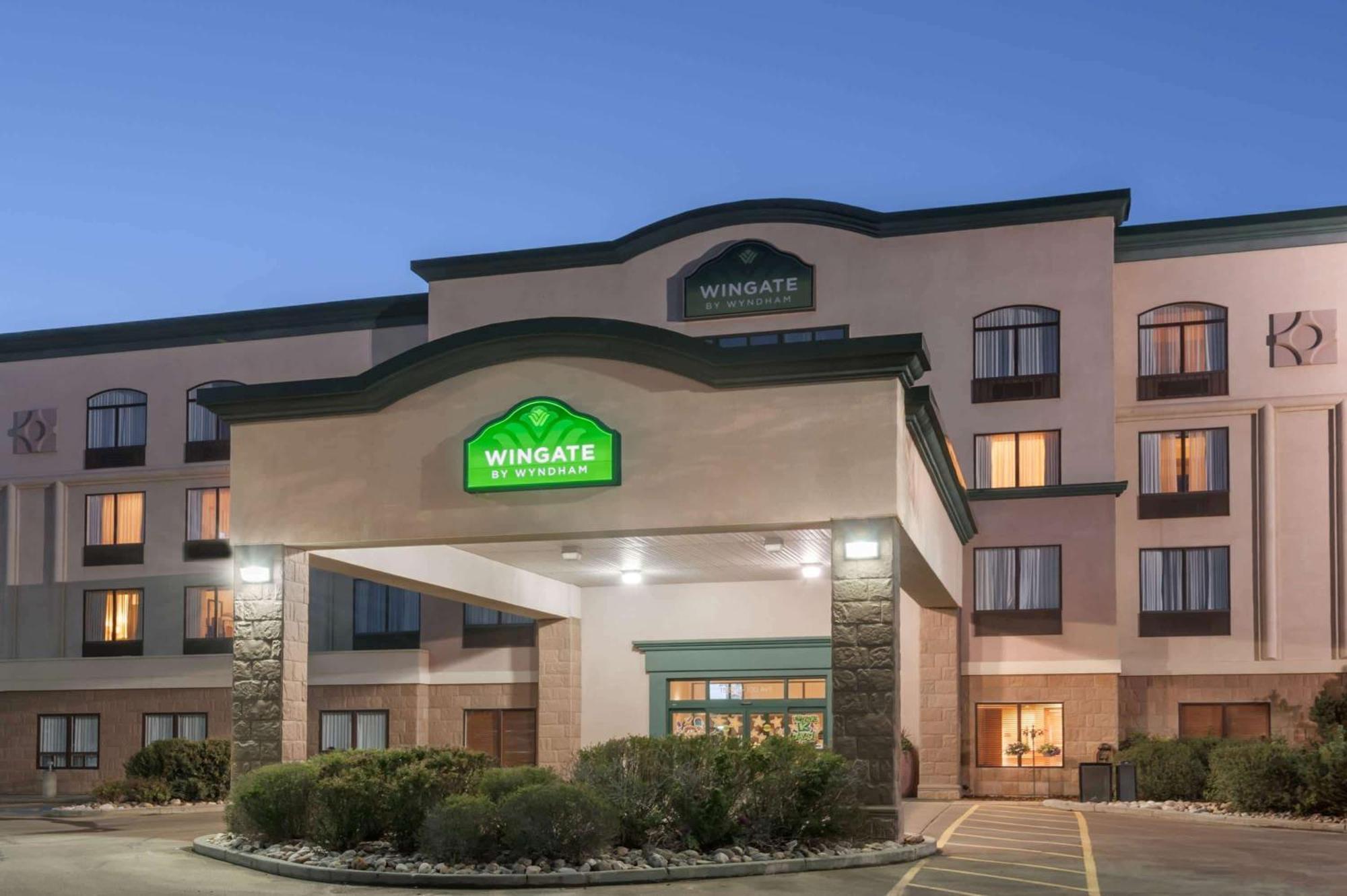 7 Business Hotels Near Valley Zoo Edmonton Worth Booking