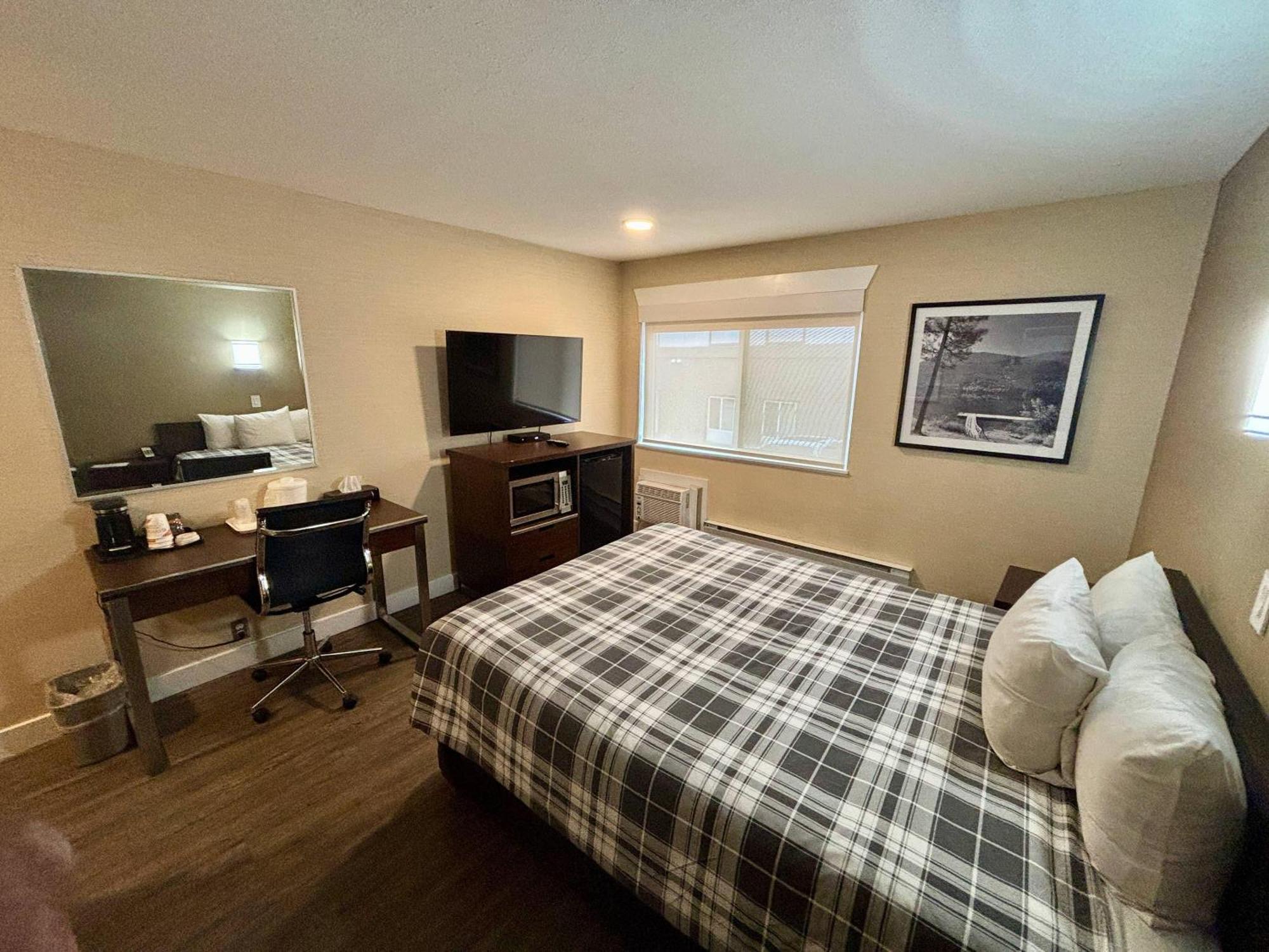 8 Airport Hotels Near Rocky Mountain Rangers That Deliver