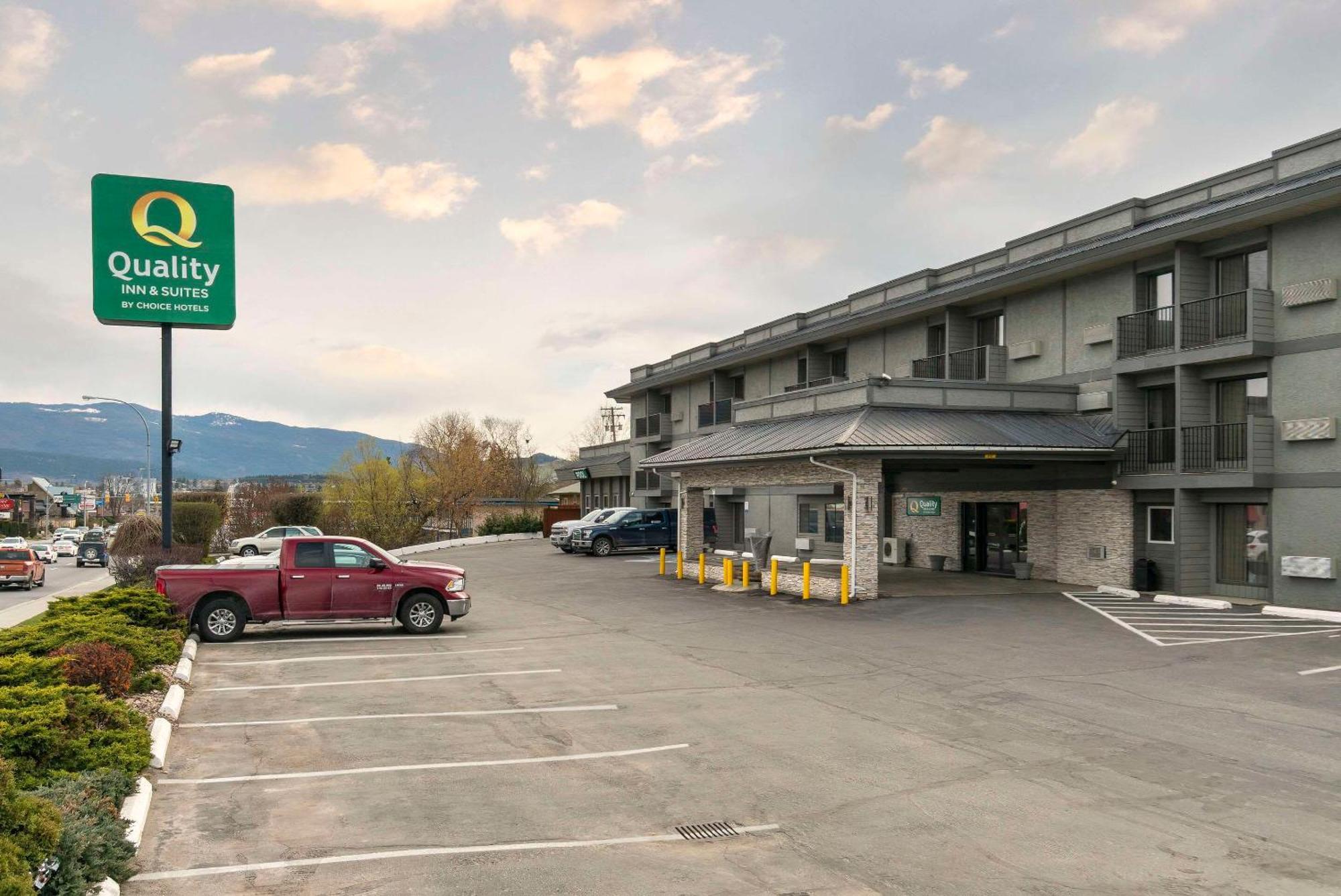 4 Top-Rated Business Hotels Close to Paddelwheel Hall