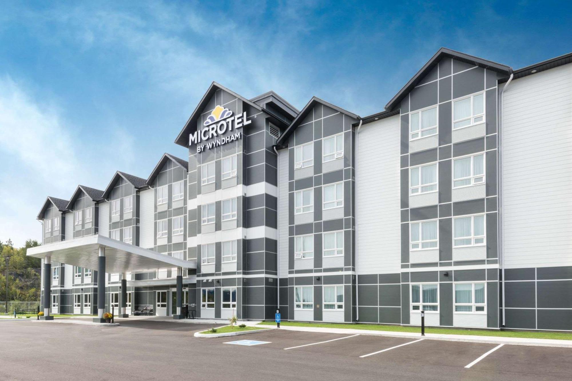 5 Smart Business Hotels Near Laurentian University Worth Booking