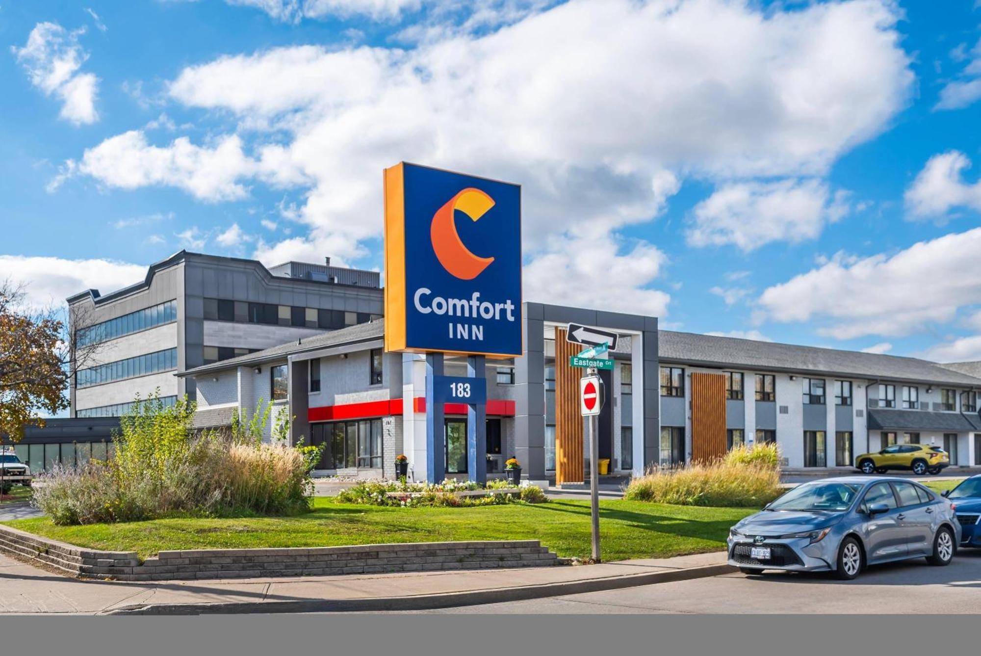 4 Business Hotels Near H.M.C.S. HAIDA for Hamilton Stays