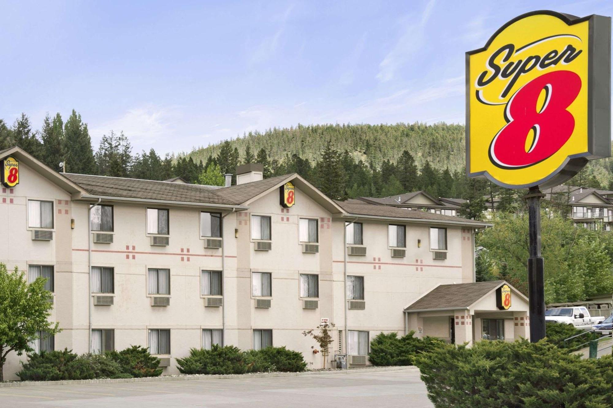 15 Smart Airport Hotels in Canada West Worth Booking