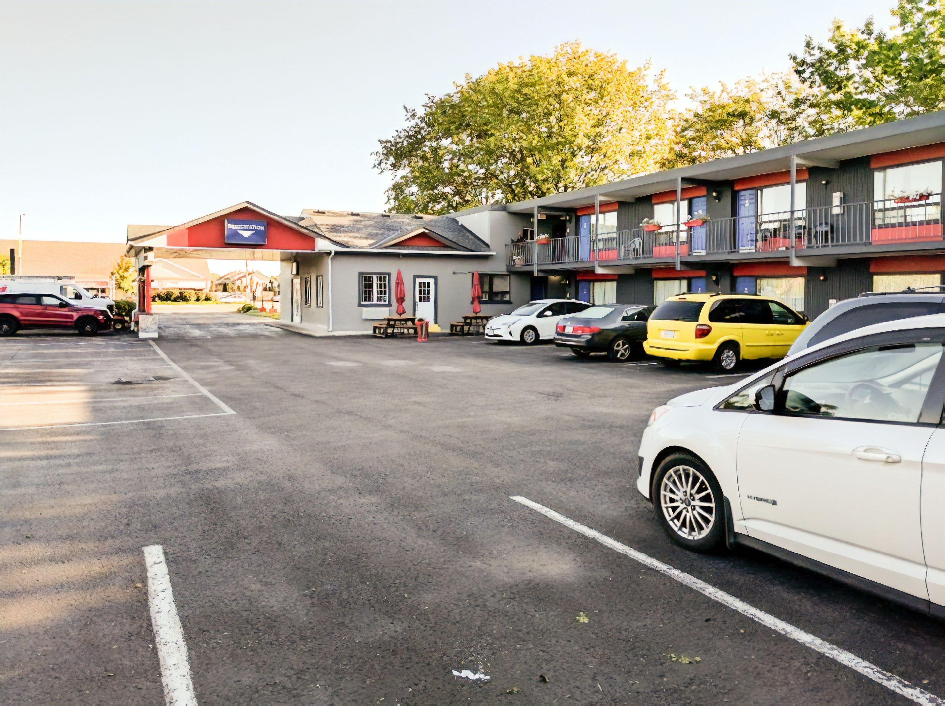 8 Budget Hotels Near Whirlpool Golf Course Worth Booking